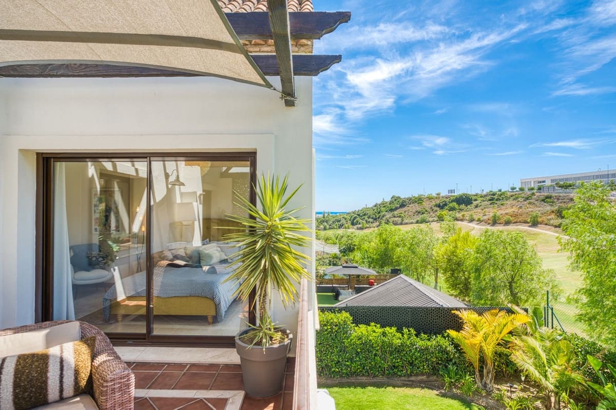 Chalet de 3 habitaciones en Estepona en venta con piscina - 945.000 € (Ref: 9186288)