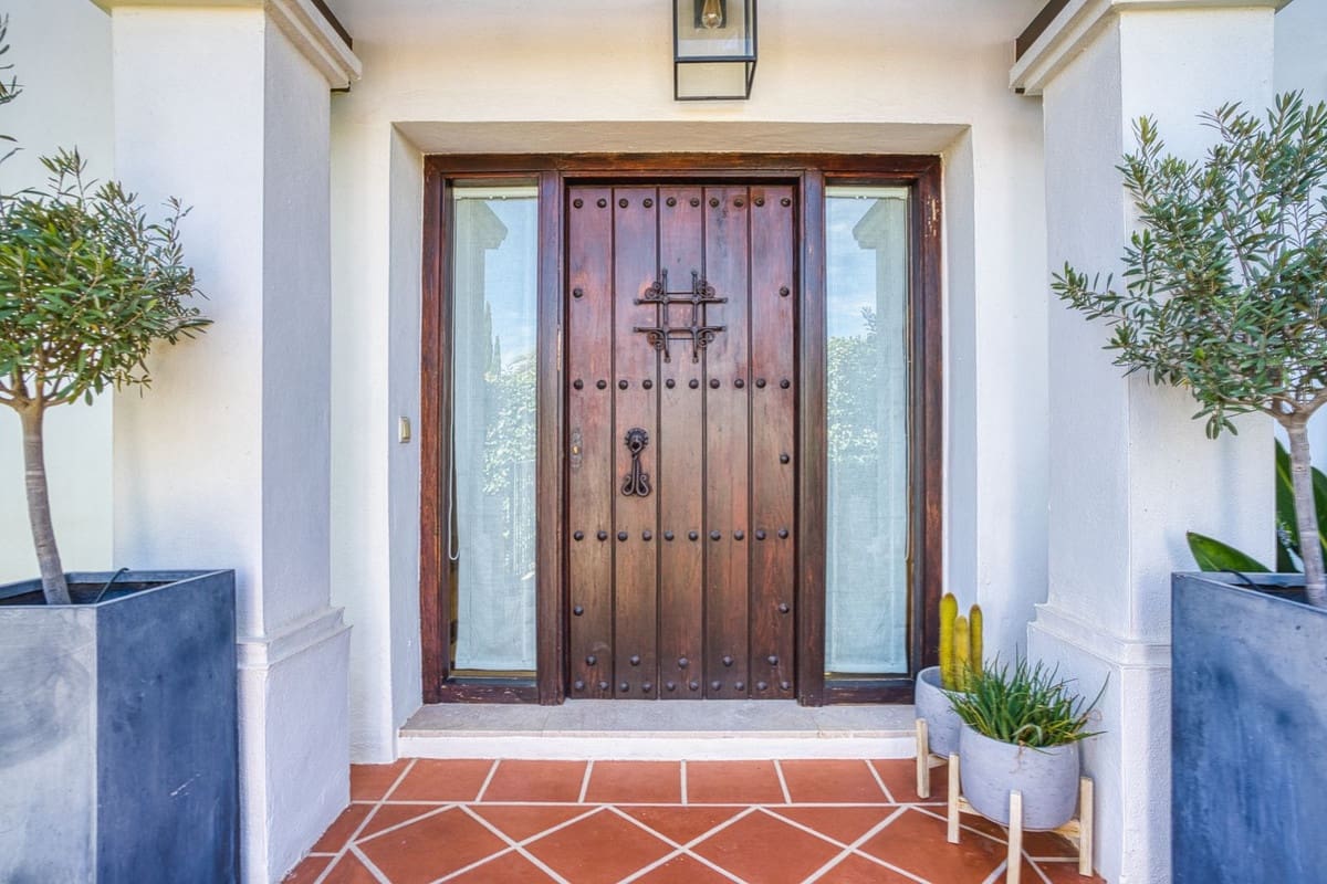 Chalet de 3 habitaciones en Estepona en venta con piscina - 945.000 € (Ref: 9186288)