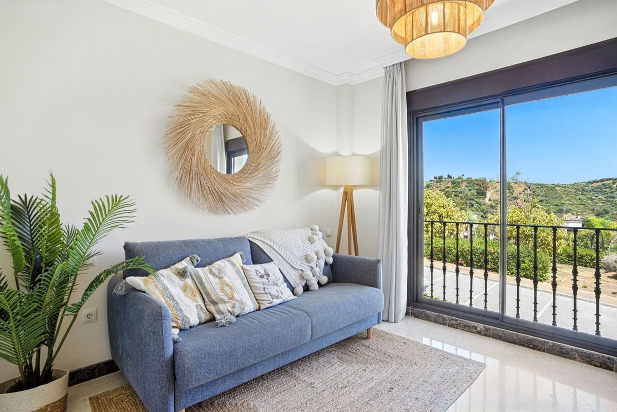 Chalet de 3 habitaciones en Estepona en venta con piscina - 945.000 € (Ref: 9186288)