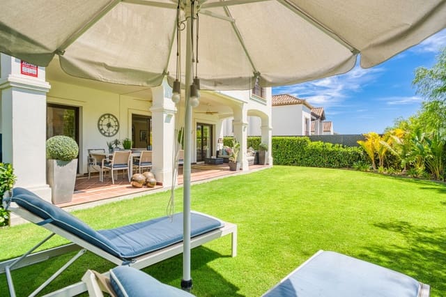 Chalet de 3 habitaciones en Valle Romano Golf, Estepona en venta con piscina - 849.750 € (Ref: 9186288)
