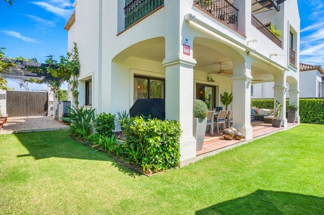 Chalet de 3 habitaciones en Valle Romano Golf, Estepona en venta con piscina - 849.750 € (Ref: 9186288)