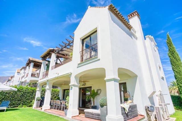 Chalet de 3 habitaciones en Valle Romano Golf, Estepona en venta con piscina - 849.750 € (Ref: 9186288)