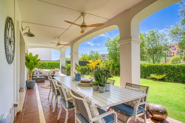 Chalet de 3 habitaciones en Valle Romano Golf, Estepona en venta con piscina - 849.750 € (Ref: 9186288)