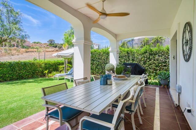 Chalet de 3 habitaciones en Valle Romano Golf, Estepona en venta con piscina - 849.750 € (Ref: 9186288)