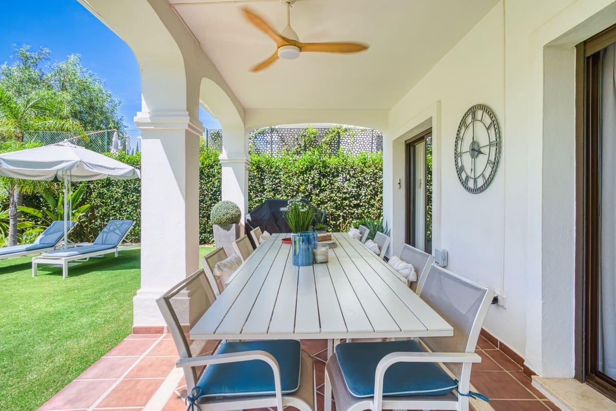 3 bedroom Villa for sale in Estepona with pool - € 849,750 (Ref: 9186288)