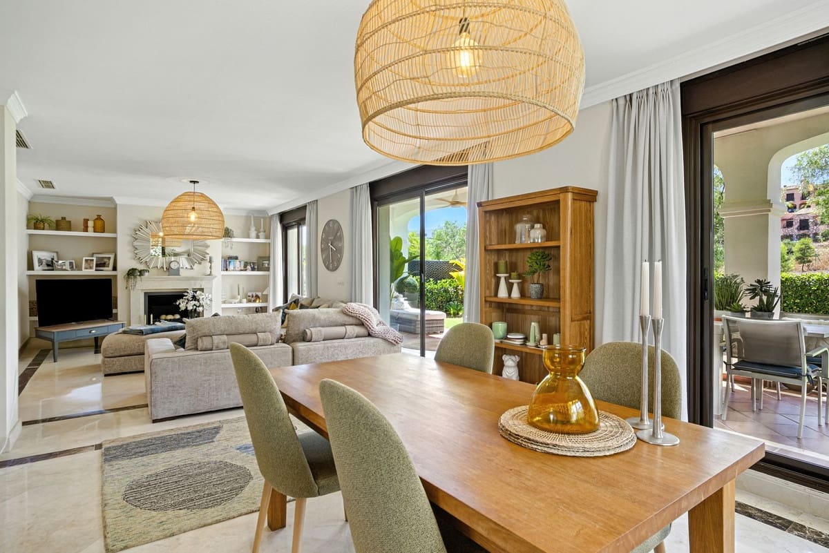 3 bedroom Villa for sale in Estepona with pool - € 849,750 (Ref: 9186288)