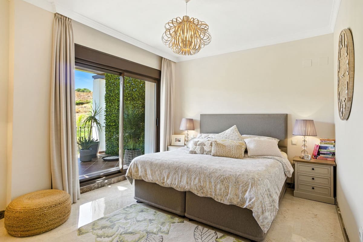 3 bedroom Villa for sale in Estepona with pool - € 849,750 (Ref: 9186288)