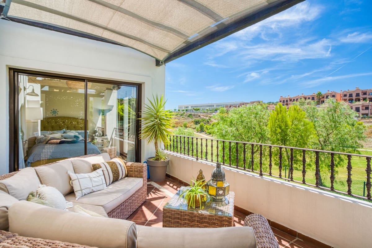 3 bedroom Villa for sale in Estepona with pool - € 849,750 (Ref: 9186288)