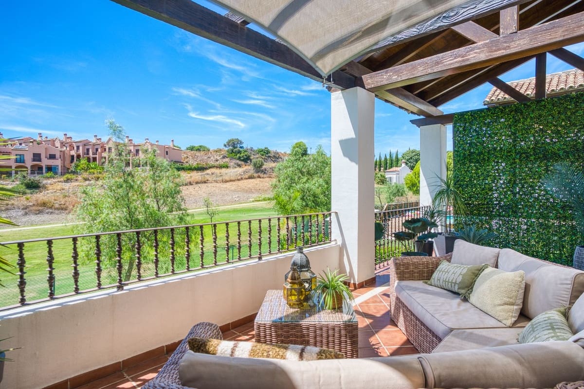3 bedroom Villa for sale in Estepona with pool - € 849,750 (Ref: 9186288)