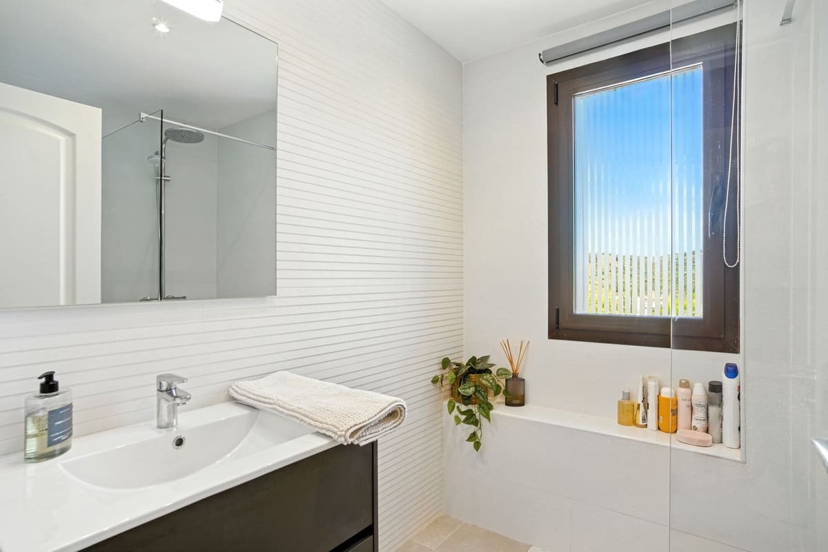3 bedroom Villa for sale in Estepona with pool - € 849,750 (Ref: 9186288)
