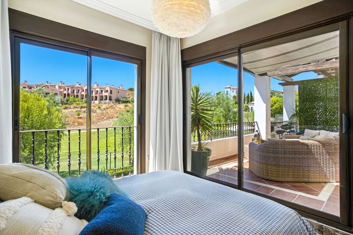 3 bedroom Villa for sale in Estepona with pool - € 849,750 (Ref: 9186288)