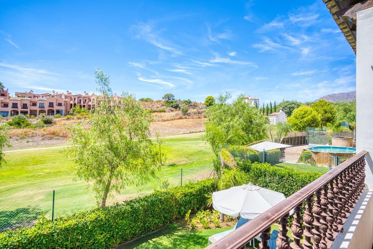 3 bedroom Villa for sale in Estepona with pool - € 849,750 (Ref: 9186288)