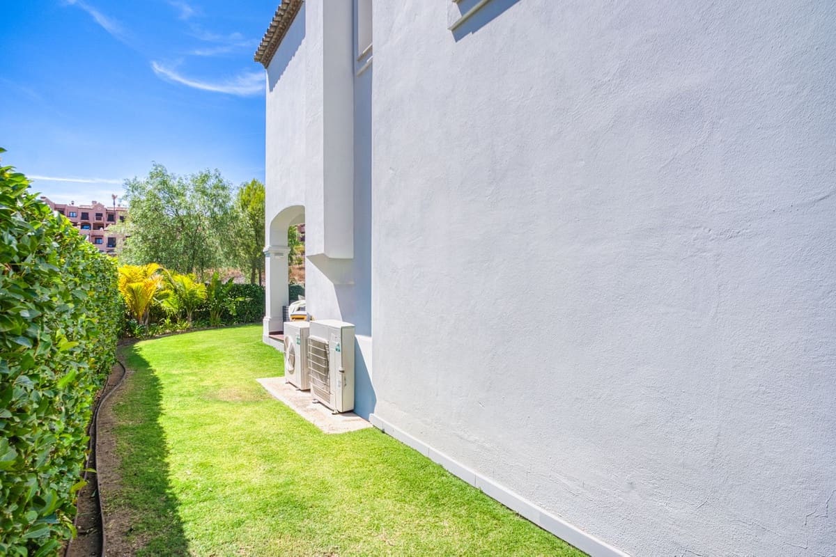 3 bedroom Villa for sale in Estepona with pool - € 849,750 (Ref: 9186288)