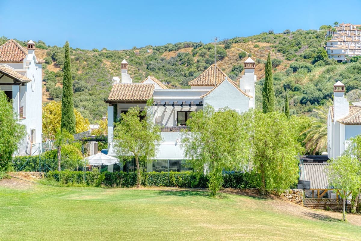 3 bedroom Villa for sale in Estepona with pool - € 849,750 (Ref: 9186288)