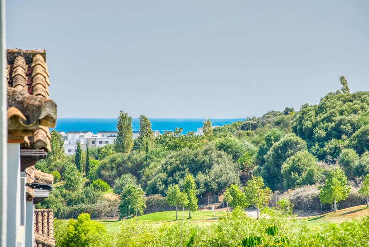3 bedroom Villa for sale in Estepona with pool - € 849,750 (Ref: 9186288)