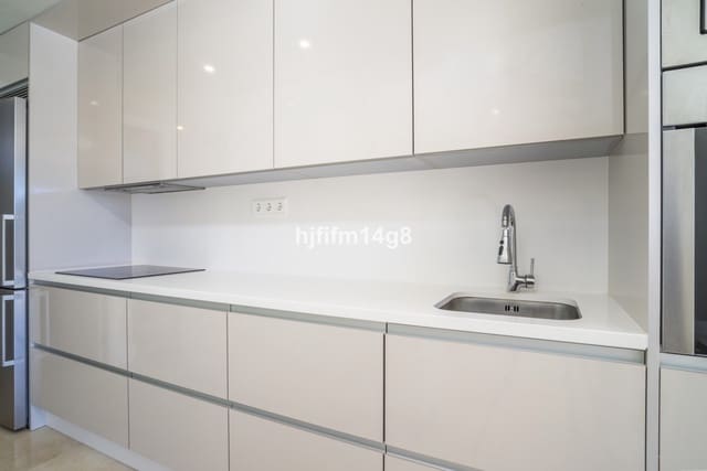 2 Zimmer Apartment zu verkaufen in Estepona mit Pool - 395.000 € (Ref: 9301901)