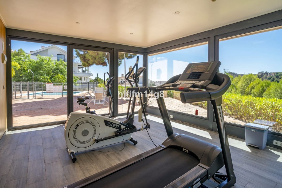 2 soveværelse Lejlighed til salg i Estepona med swimmingpool - € 395.000 (Ref: 9301901)
