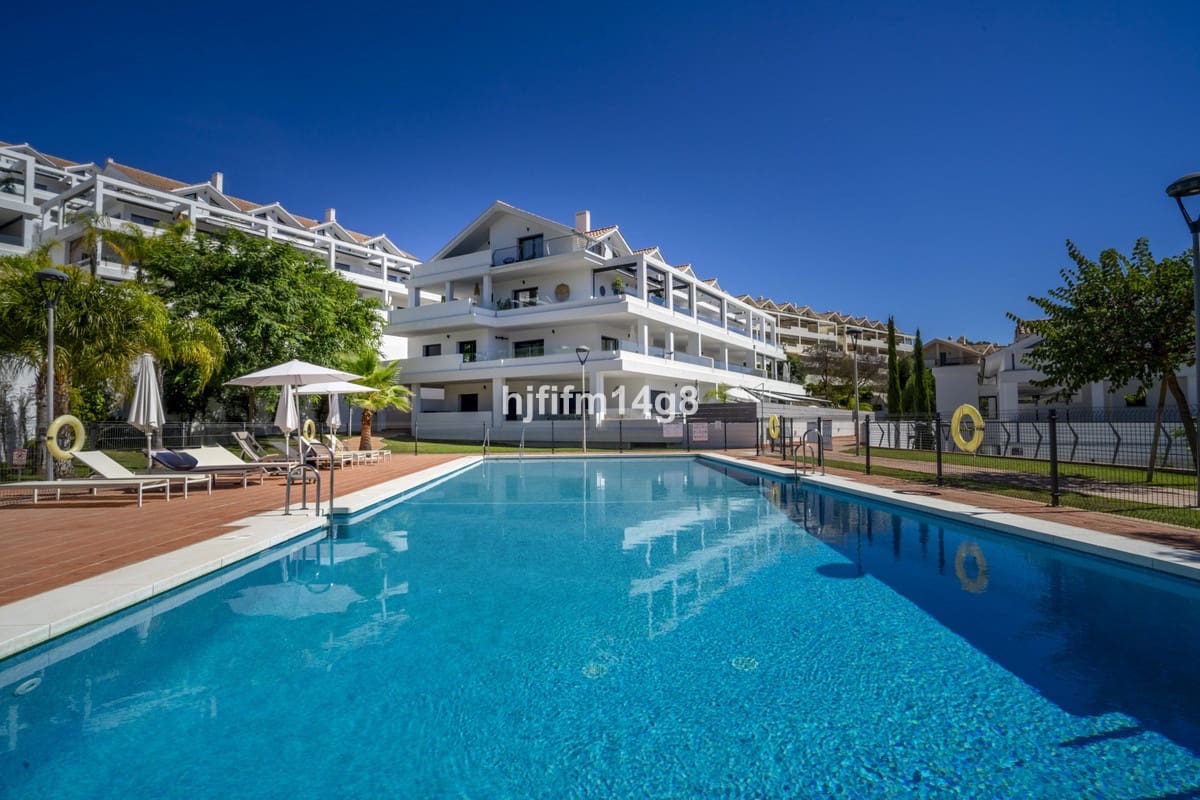2 soveværelse Lejlighed til salg i Estepona med swimmingpool - € 395.000 (Ref: 9301901)
