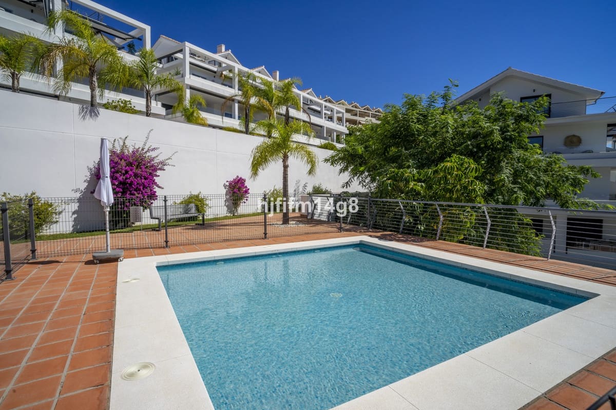 2 soveværelse Lejlighed til salg i Estepona med swimmingpool - € 395.000 (Ref: 9301901)