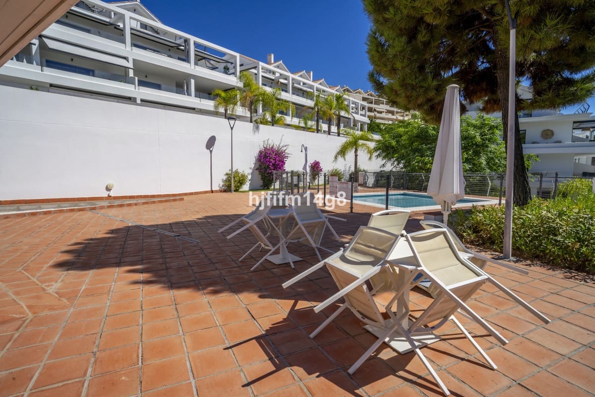 2 soveværelse Lejlighed til salg i Estepona med swimmingpool - € 395.000 (Ref: 9301901)