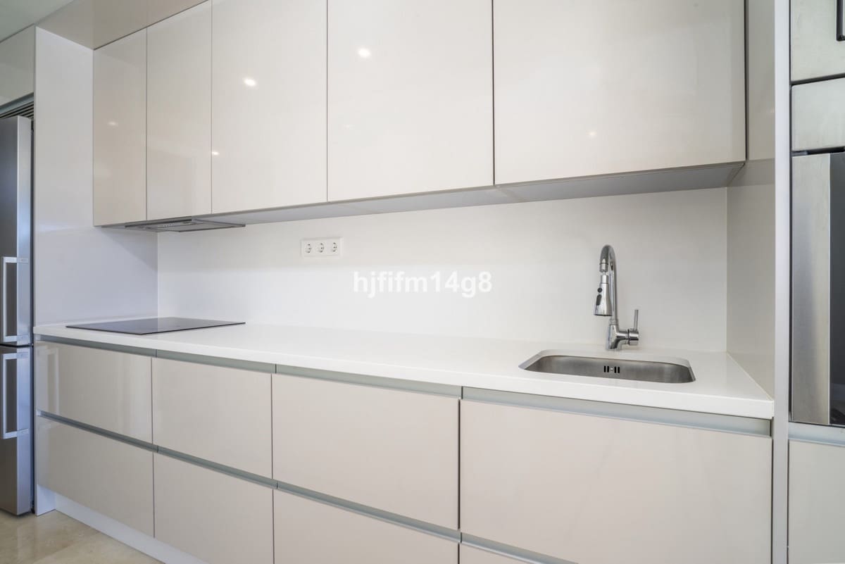 2 soverom Leilighet til salgs i Estepona med svømmebasseng - € 395 000 (Ref: 9301901)