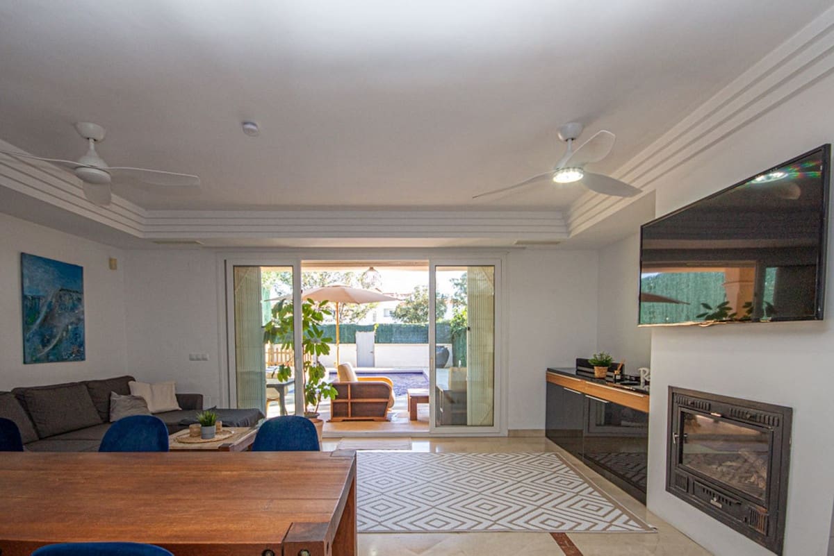 4 bedroom Townhouse for sale in Riviera del Sol with pool - € 579,000 (Ref: 9301903)