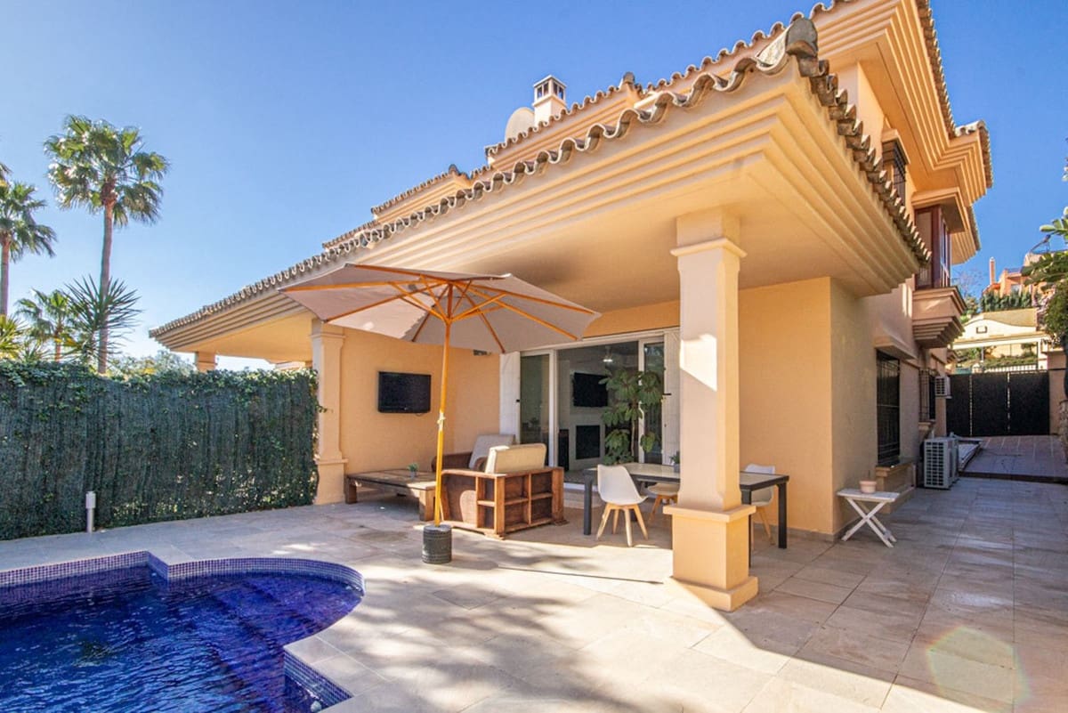 4 Zimmer Haus zu verkaufen in Riviera del Sol mit Pool - 565.000 € (Ref: 9301903)