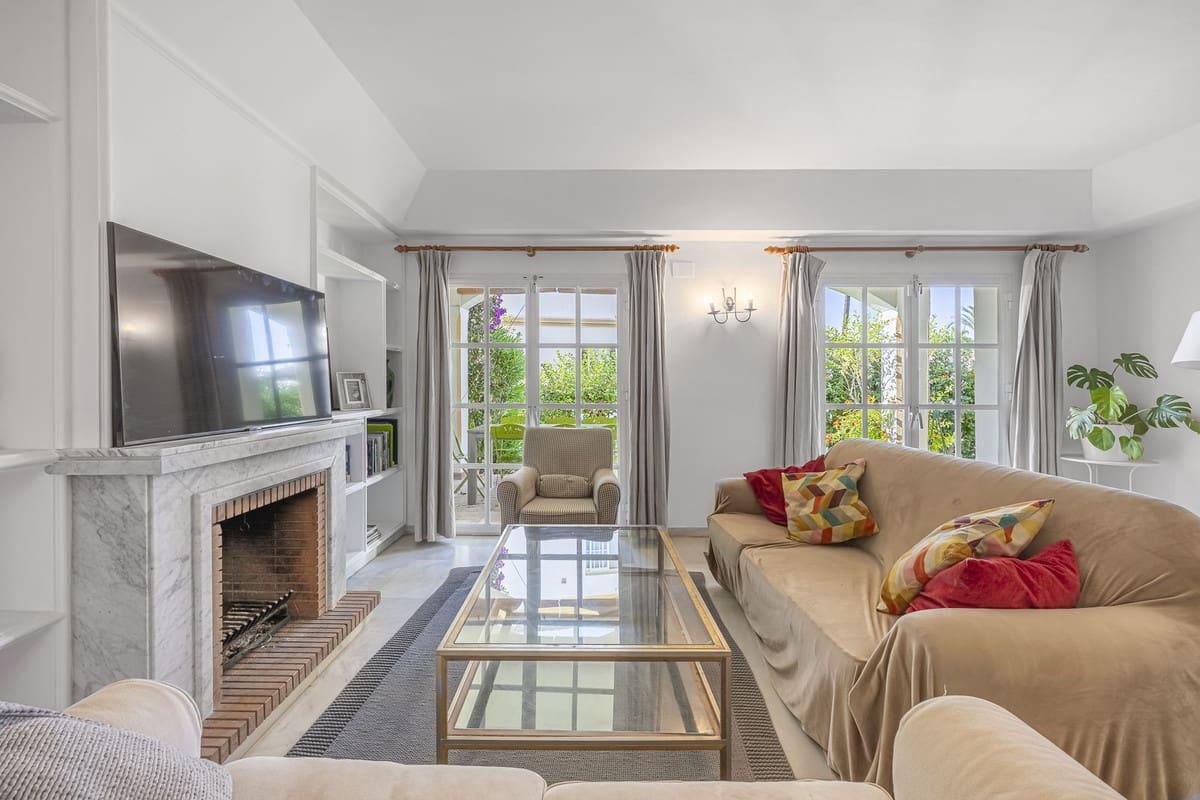 3 bedroom Townhouse for sale in New Golden Mile with pool - € 520,000 (Ref: 9421592)