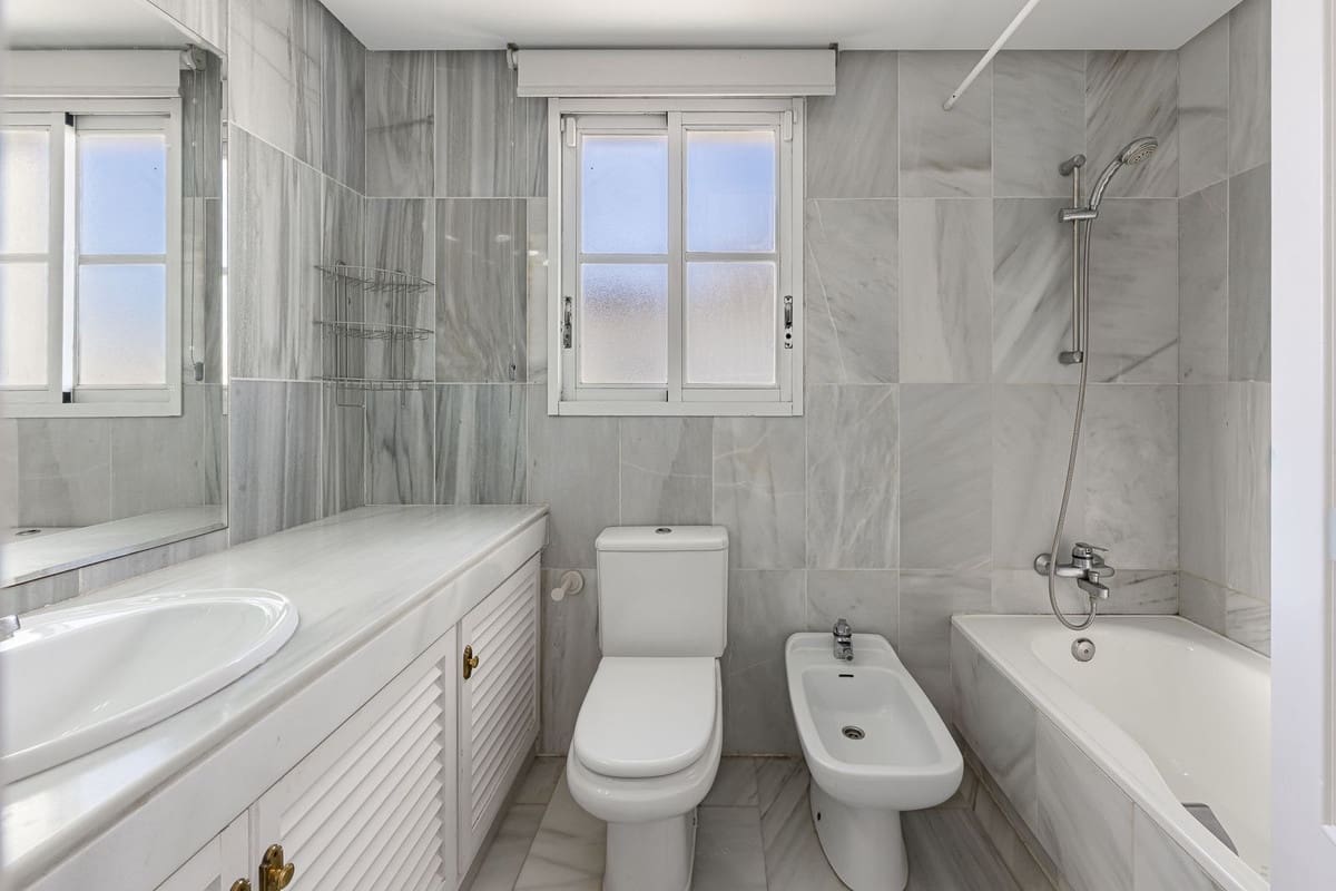 3 bedroom Townhouse for sale in New Golden Mile with pool - € 520,000 (Ref: 9421592)