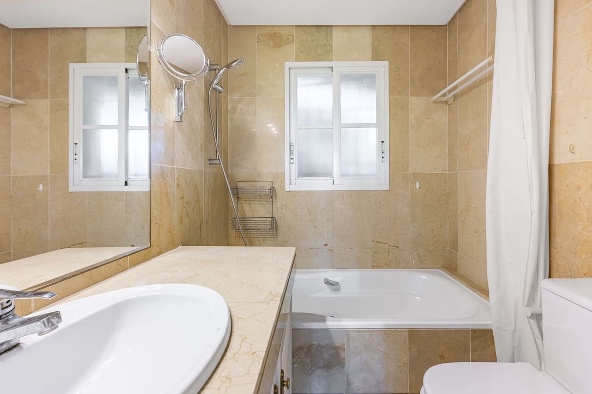 3 bedroom Townhouse for sale in New Golden Mile with pool - € 520,000 (Ref: 9421592)