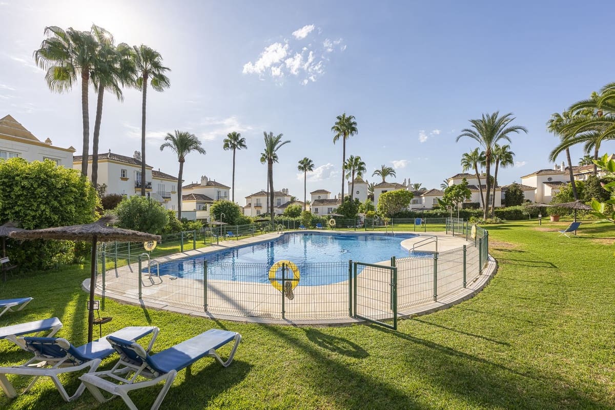 3 bedroom Townhouse for sale in New Golden Mile with pool - € 520,000 (Ref: 9421592)