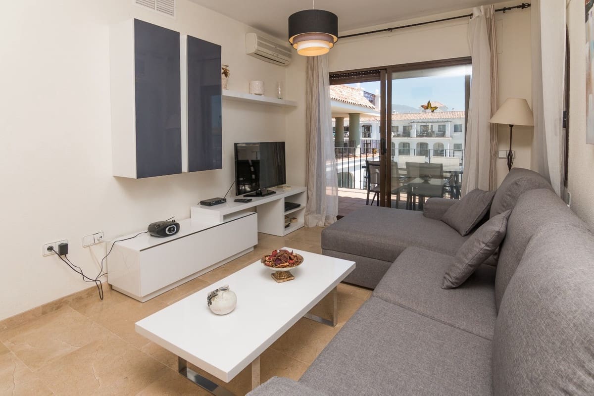 2 bedroom Apartment for sale in La Duquesa / Puerto de la Duquesa with pool - € 359,000 (Ref: 9421593)