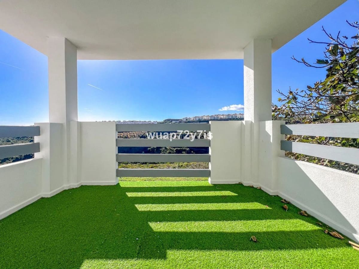 5 soveværelse Villa til salg i Manilva med swimmingpool - € 595.000 (Ref: 9443976)