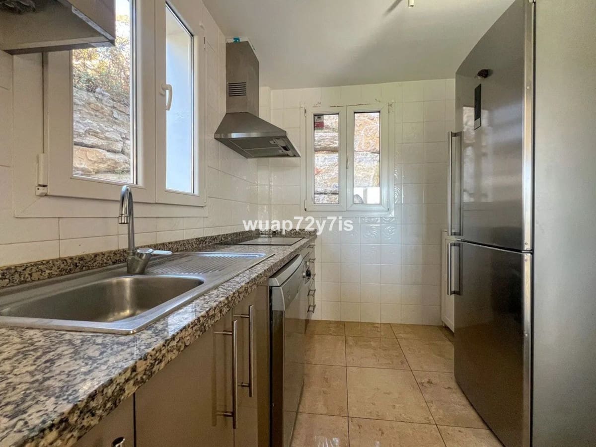 5 soveværelse Villa til salg i Manilva med swimmingpool - € 595.000 (Ref: 9443976)