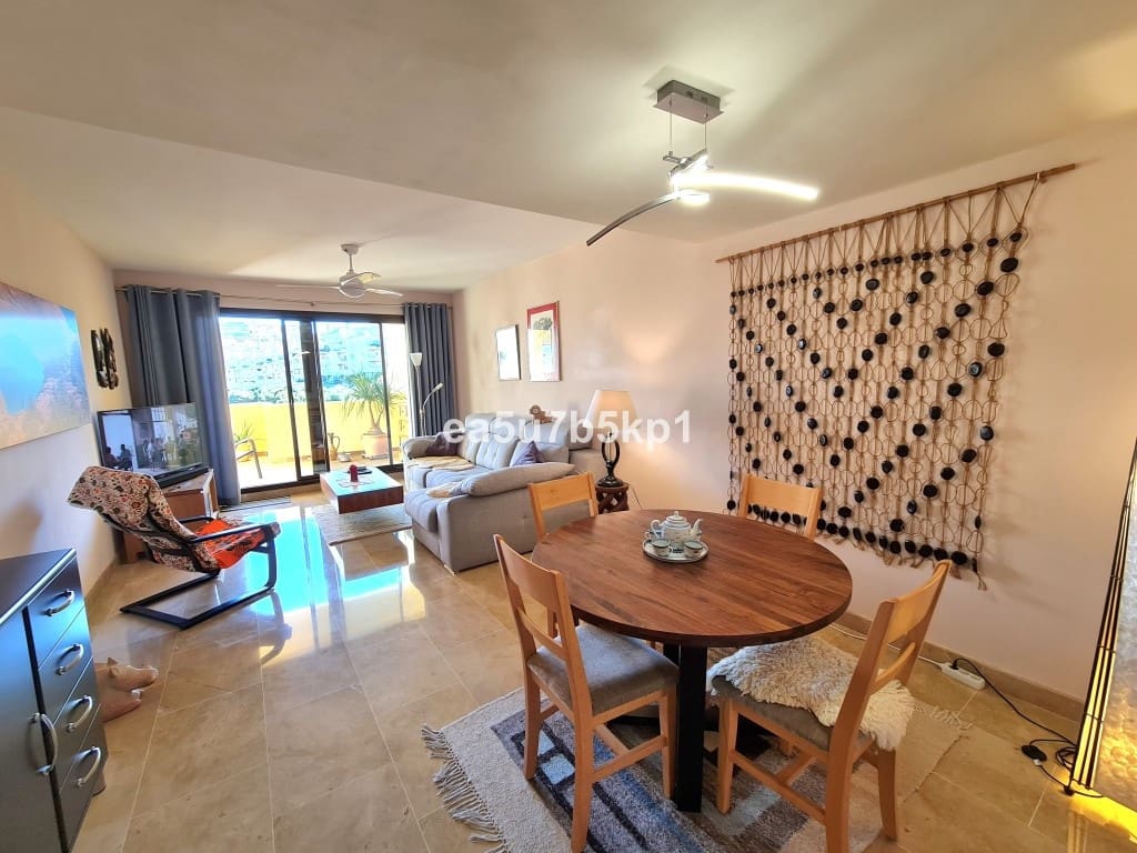 2 soveværelse Lejlighed til salg i La Duquesa / Puerto de la Duquesa med swimmingpool - € 319.800 (Ref: 9443978)