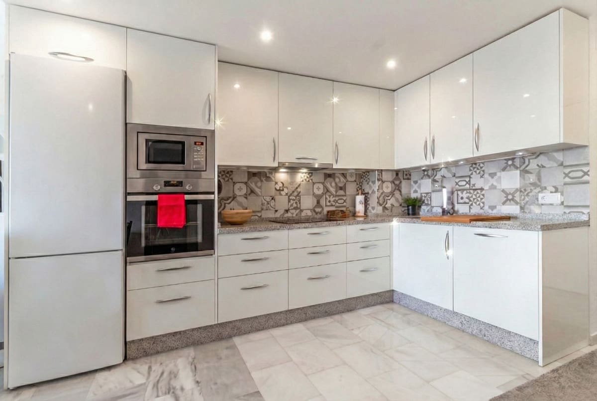 2 sovrum Lägenhet till salu i La Cala de Mijas med pool - 299 000 € (Ref: 9473442)