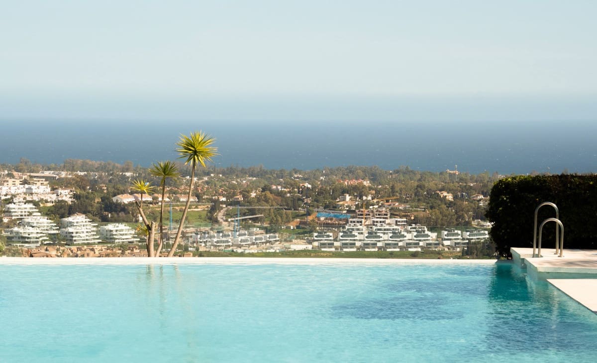 3 bedroom Apartment for sale in Benahavis with pool - € 630,000 (Ref: 9489851)