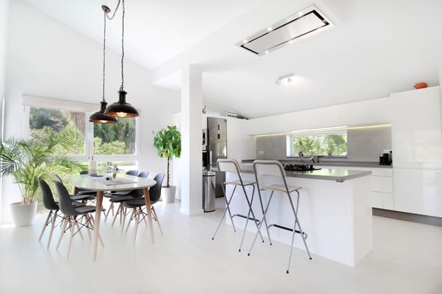 3 soverom Hus til salgs i New Golden Mile, Estepona med svømmebasseng - € 399 000 (Ref: 9489852)