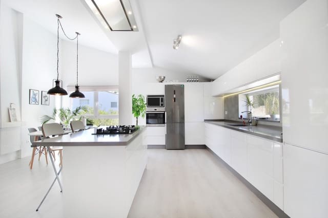 3 soverom Hus til salgs i New Golden Mile, Estepona med svømmebasseng - € 399 000 (Ref: 9489852)