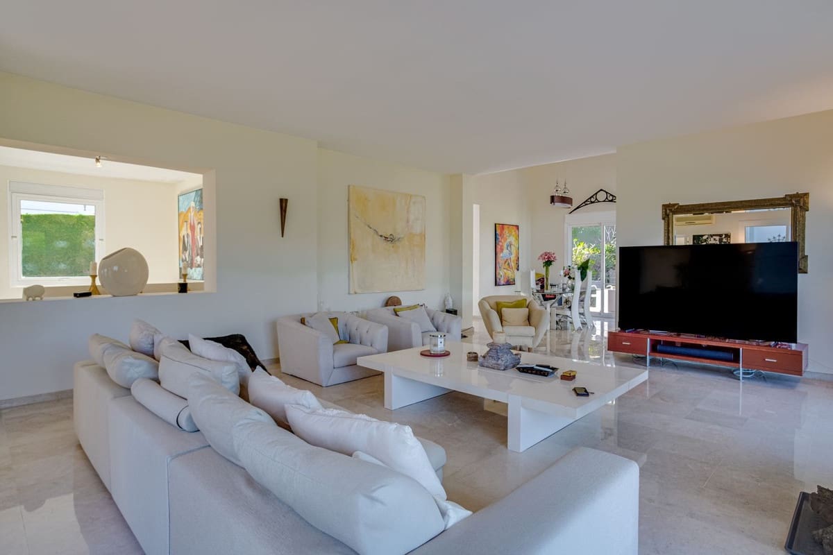 4 bedroom Villa for sale in La Cala Golf with pool - € 1,950,000 (Ref: 9516602)