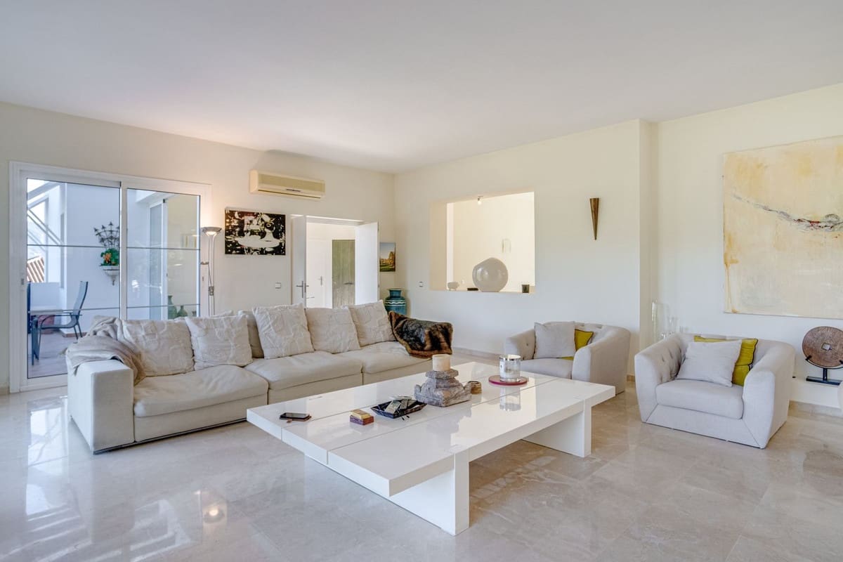 4 bedroom Villa for sale in La Cala Golf with pool - € 1,950,000 (Ref: 9516602)