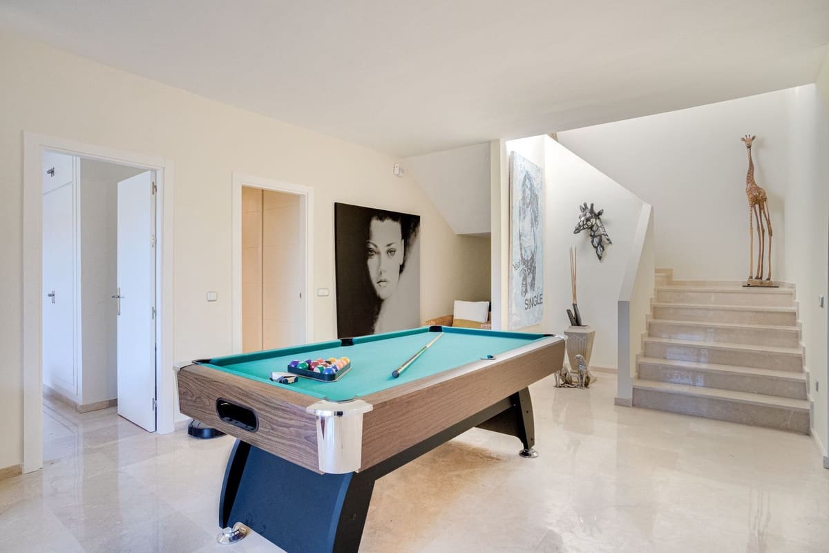 4 bedroom Villa for sale in La Cala Golf with pool - € 1,950,000 (Ref: 9516602)