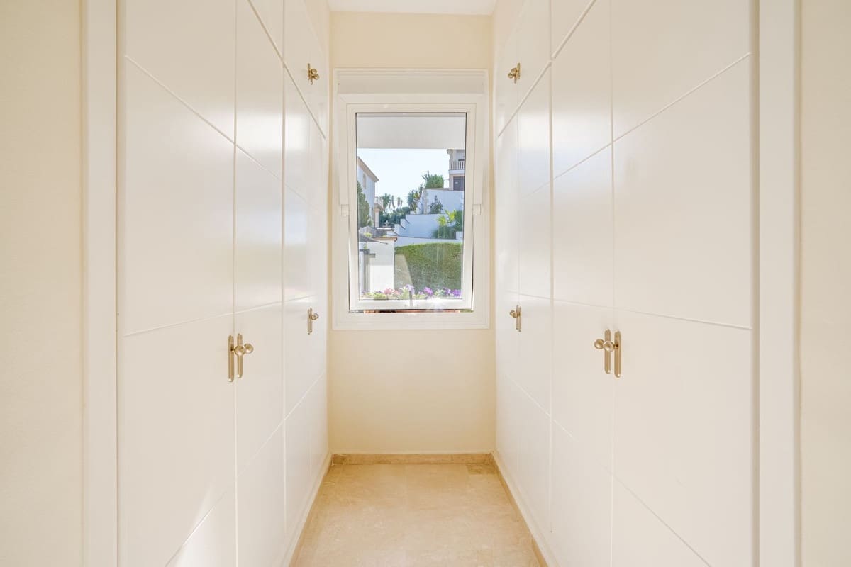 4 bedroom Villa for sale in La Cala Golf with pool - € 1,950,000 (Ref: 9516602)