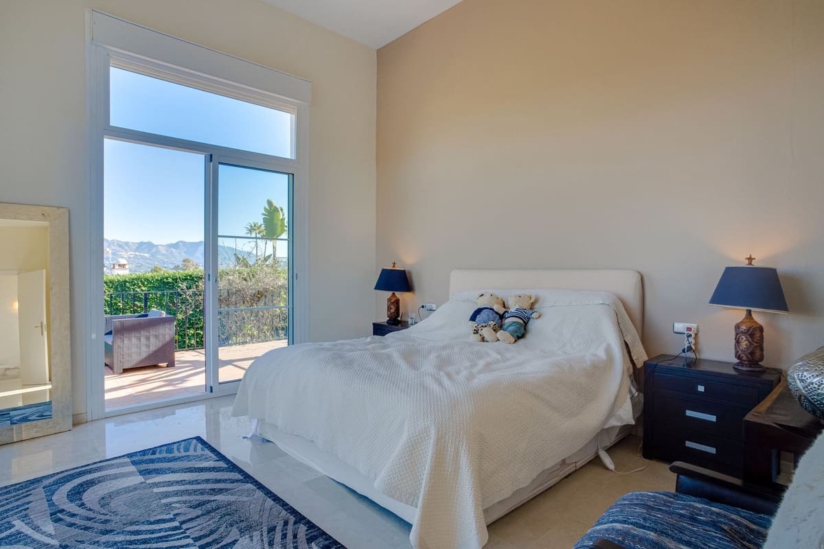 4 bedroom Villa for sale in La Cala Golf with pool - € 1,950,000 (Ref: 9516602)