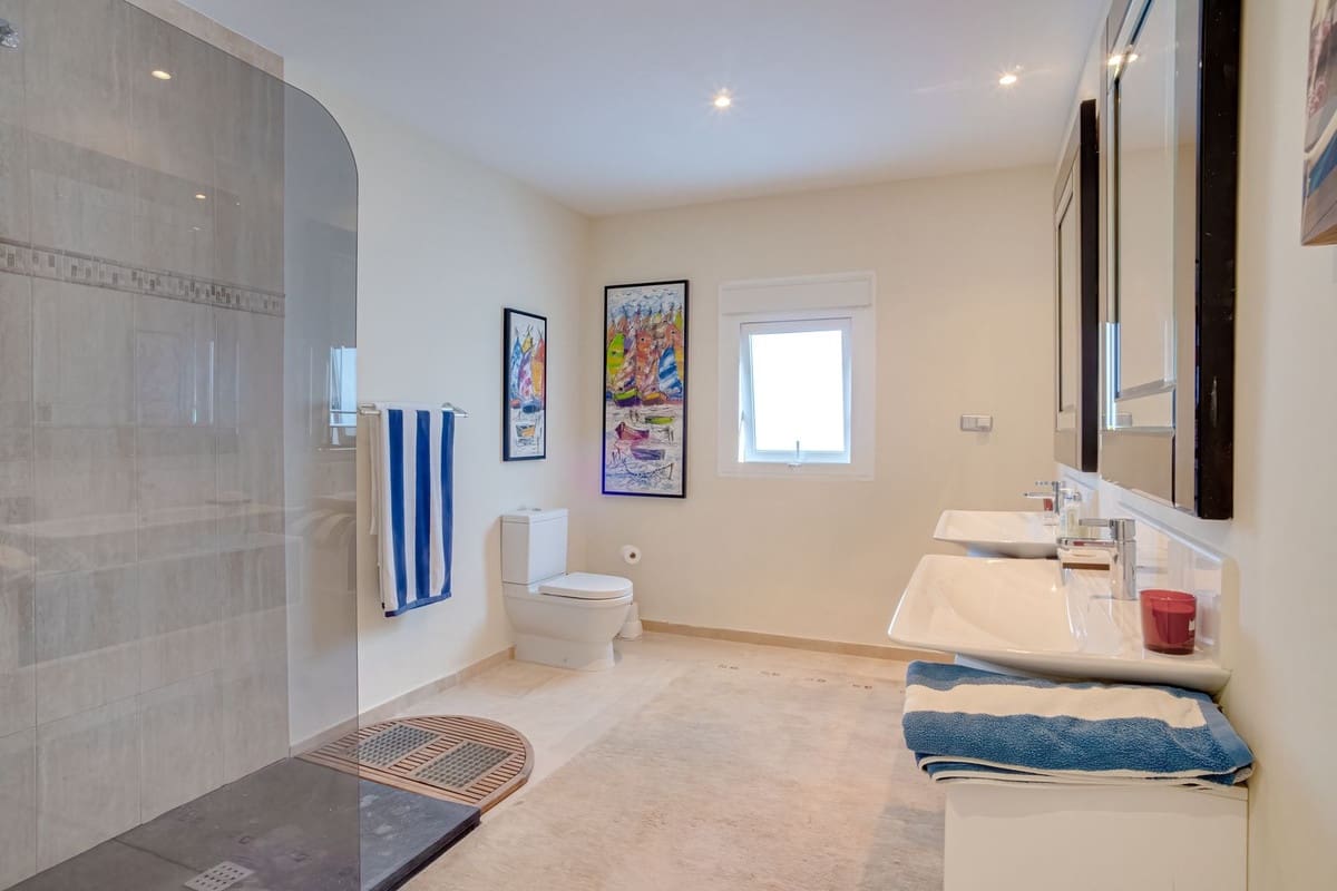 4 bedroom Villa for sale in La Cala Golf with pool - € 1,950,000 (Ref: 9516602)