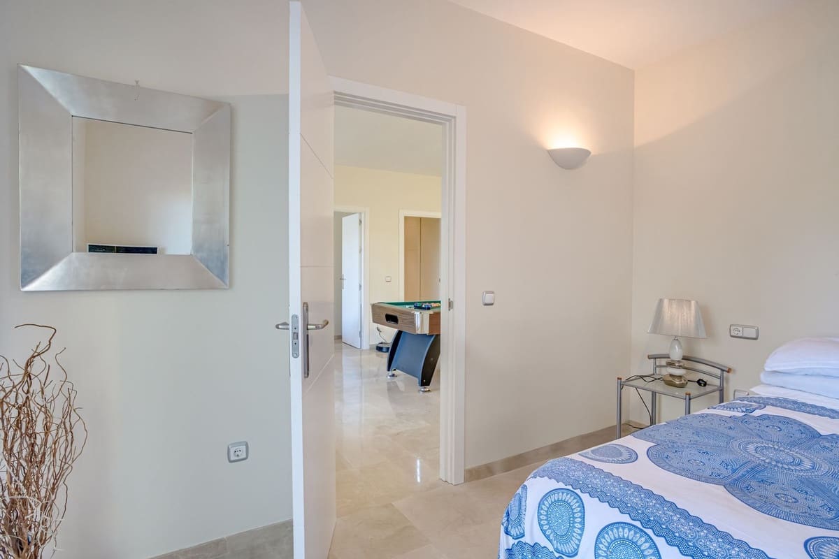 4 bedroom Villa for sale in La Cala Golf with pool - € 1,950,000 (Ref: 9516602)