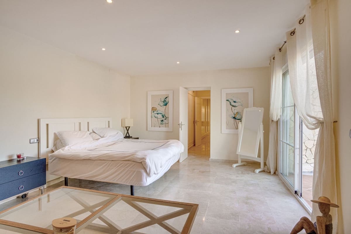 4 bedroom Villa for sale in La Cala Golf with pool - € 1,950,000 (Ref: 9516602)