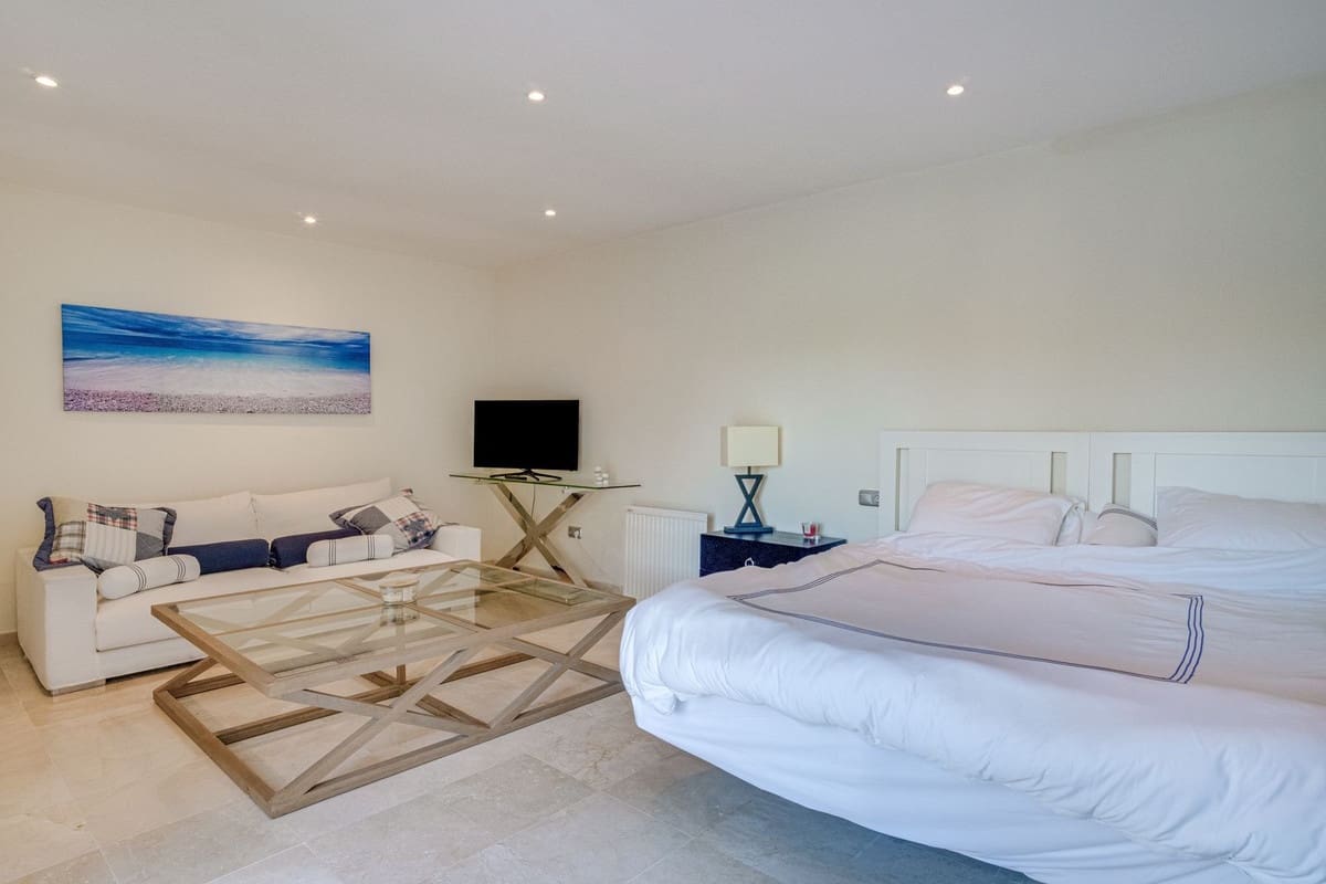 4 bedroom Villa for sale in La Cala Golf with pool - € 1,950,000 (Ref: 9516602)