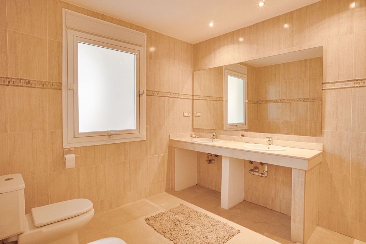 4 bedroom Villa for sale in La Cala Golf with pool - € 1,950,000 (Ref: 9516602)