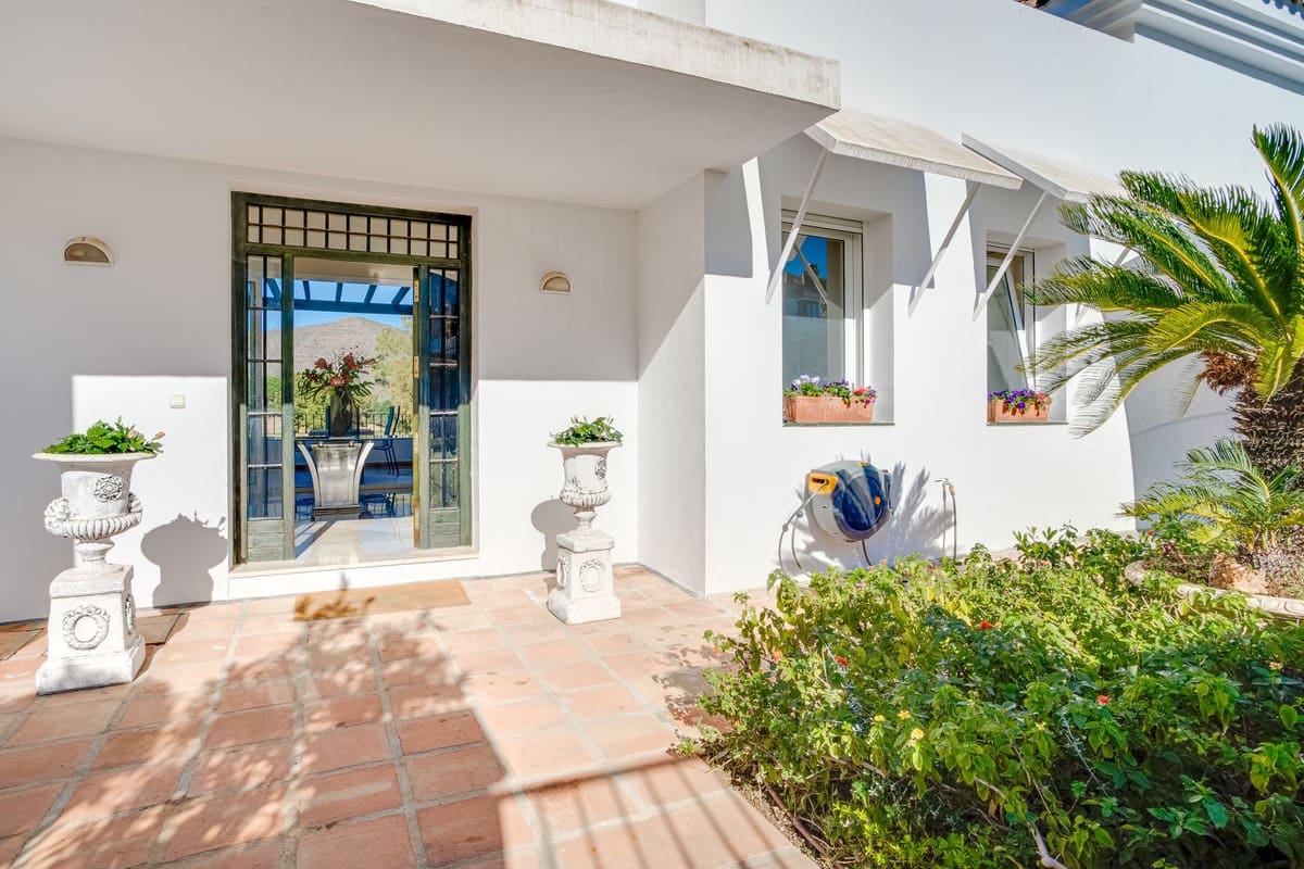 4 bedroom Villa for sale in La Cala Golf with pool - € 1,950,000 (Ref: 9516602)
